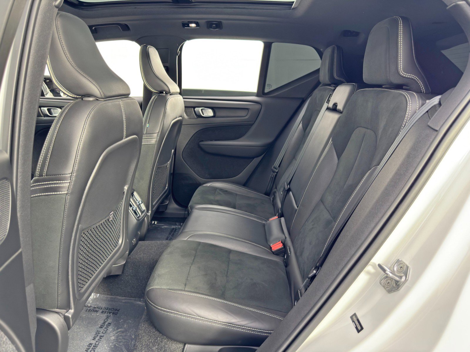 Used 2021 Volvo XC40 P8 Recharge w/ Advanced Package image 40