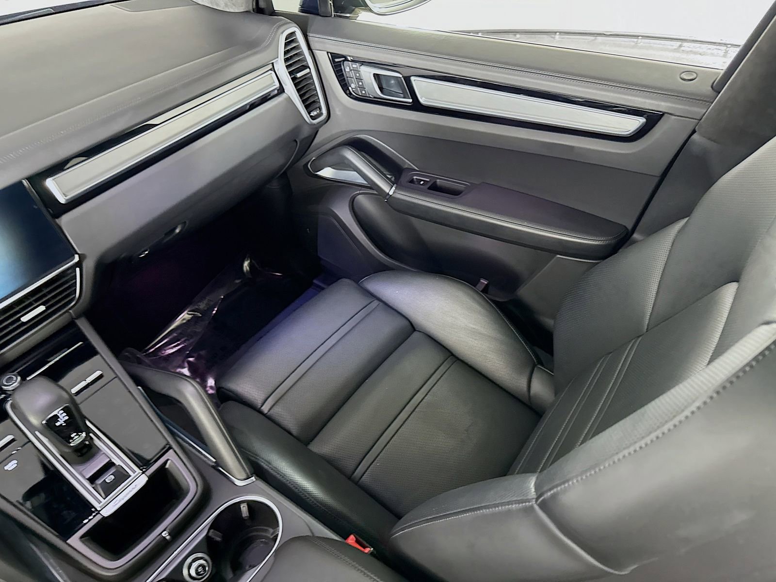 Used 2023 Porsche Cayenne Turbo image 25