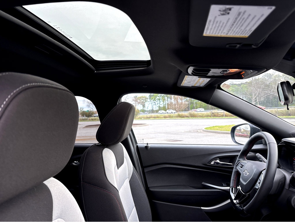 Used 2026 Chevrolet Trax RS w/ Sunroof Package image 7