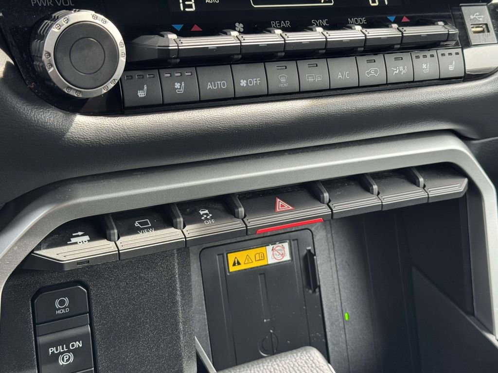 Used 2024 Toyota Sequoia Platinum image 28
