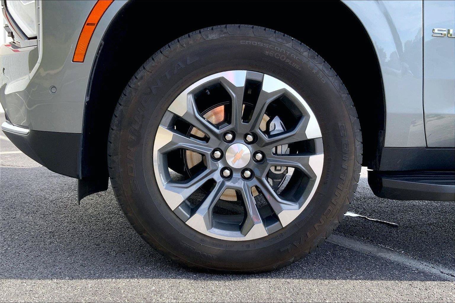 Used 2026 Chevrolet Suburban LT w/ Comfort Package AWD/4WD image 9