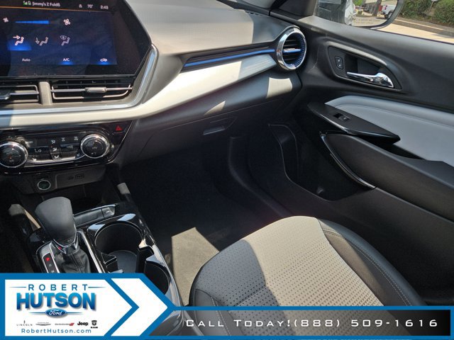 Used 2025 Chevrolet Trax LT w/ Driver Confidence Package FWD image 17