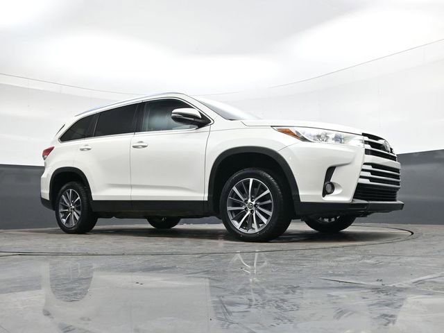 Used 2019 Toyota Highlander XLE image 27