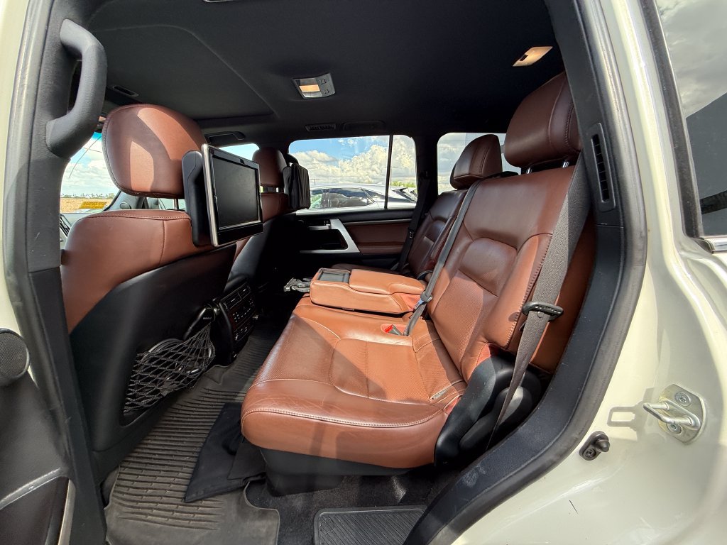 Used 2016 Toyota Land Cruiser AWD/4WD image 11