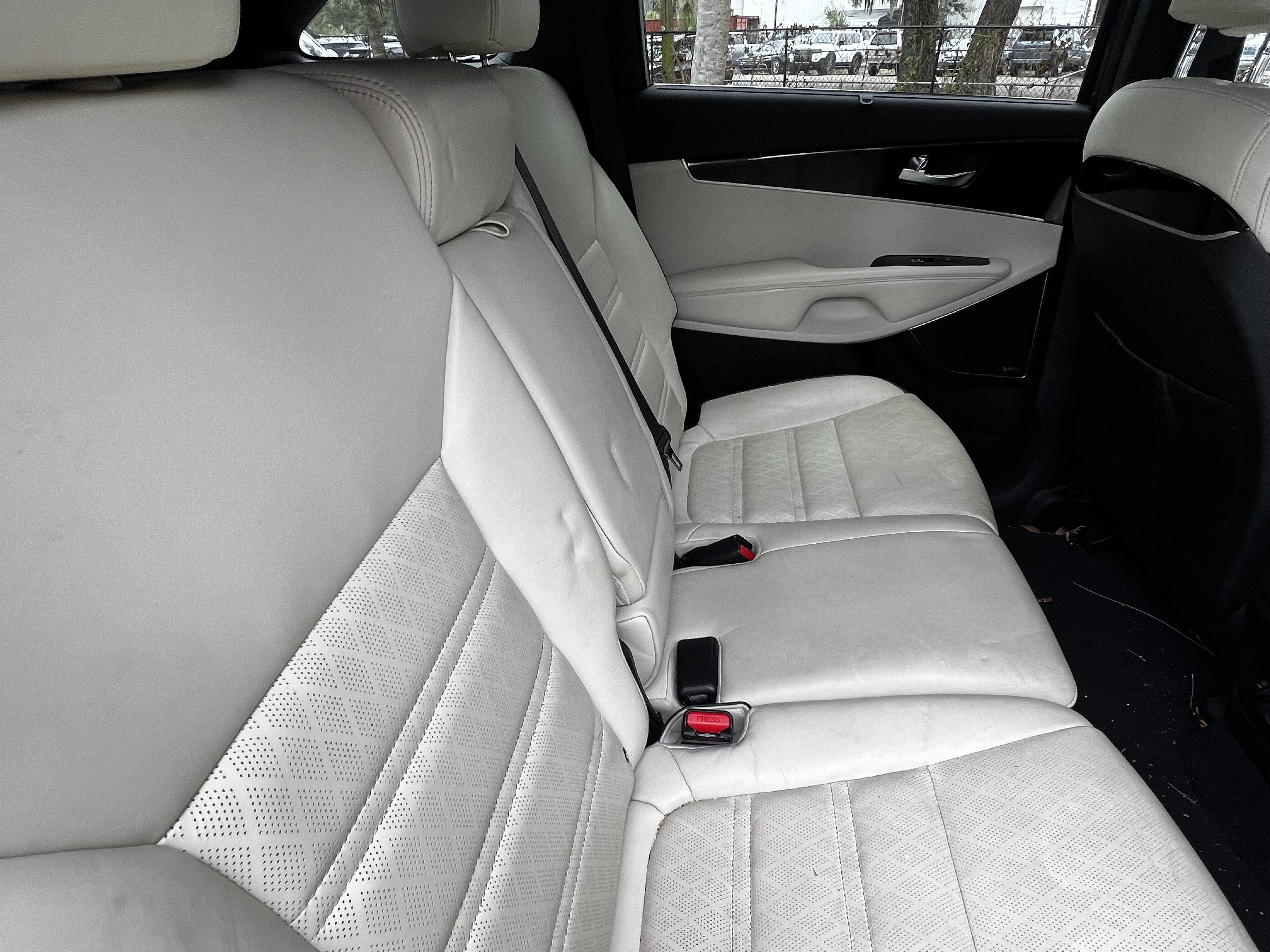 Used 2018 Kia Sorento SX image 40