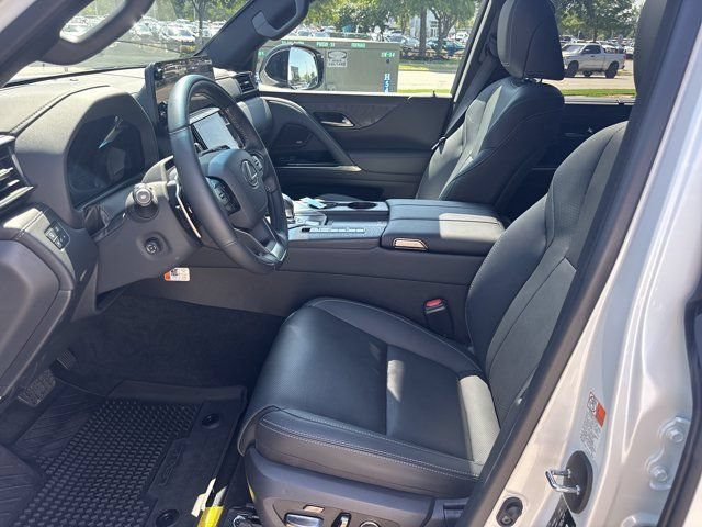 Used 2026 Lexus LX 700h Luxury w/ Appearance Package AWD/4WD image 17