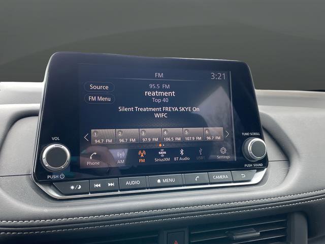 Used 2025 Nissan Rogue S image 9