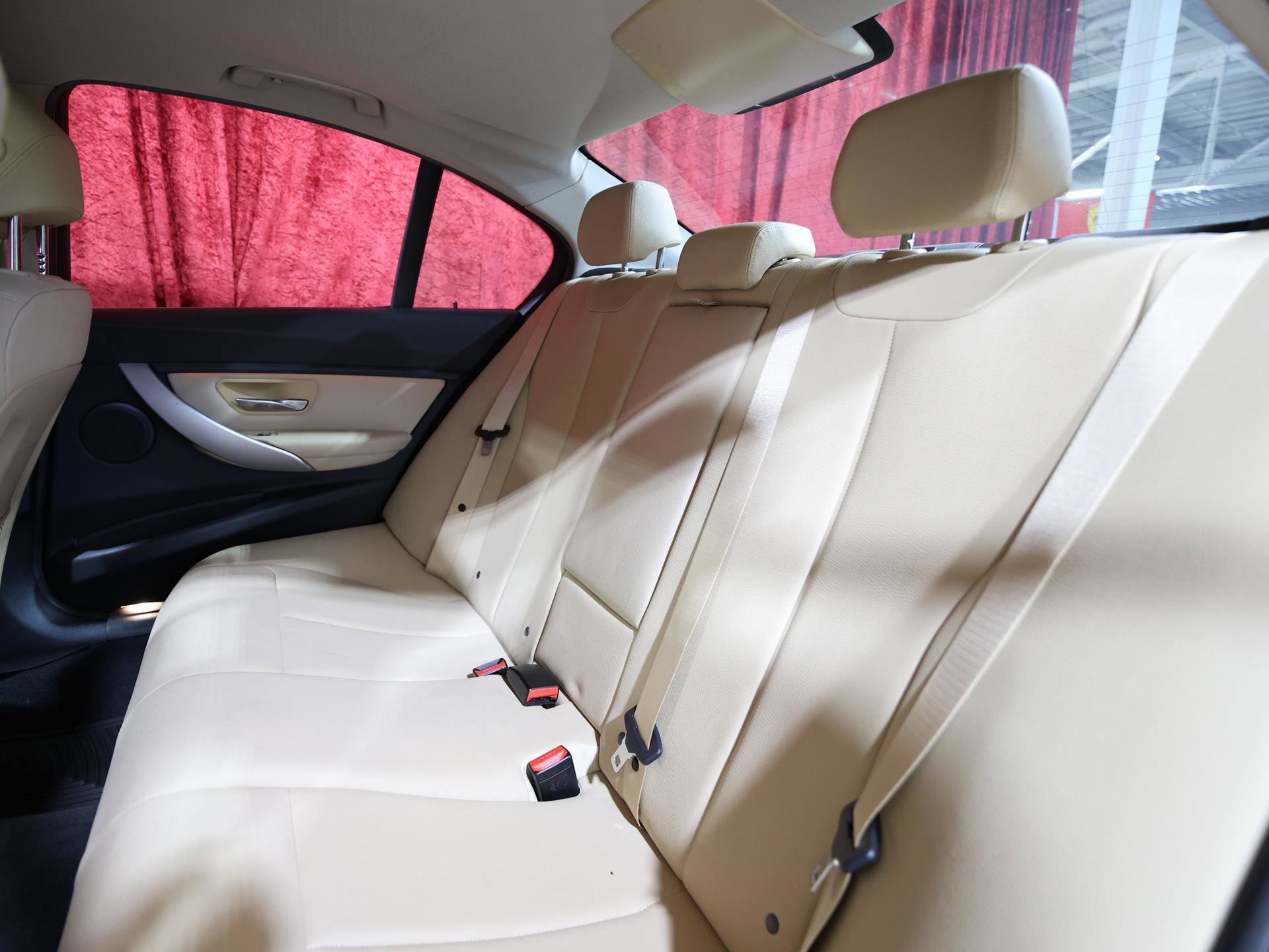 Used 2018 BMW 320i Sedan RWD image 14