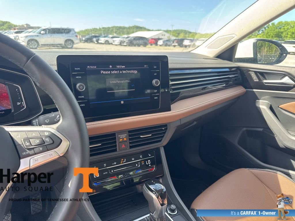 Used 2025 Volkswagen Jetta SEL image 16
