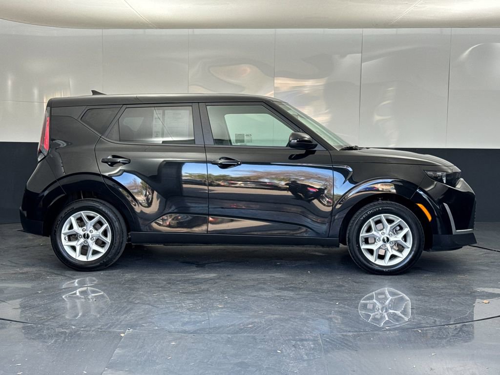 Used 2024 Kia Soul LX w/ Option Group 015 image 2