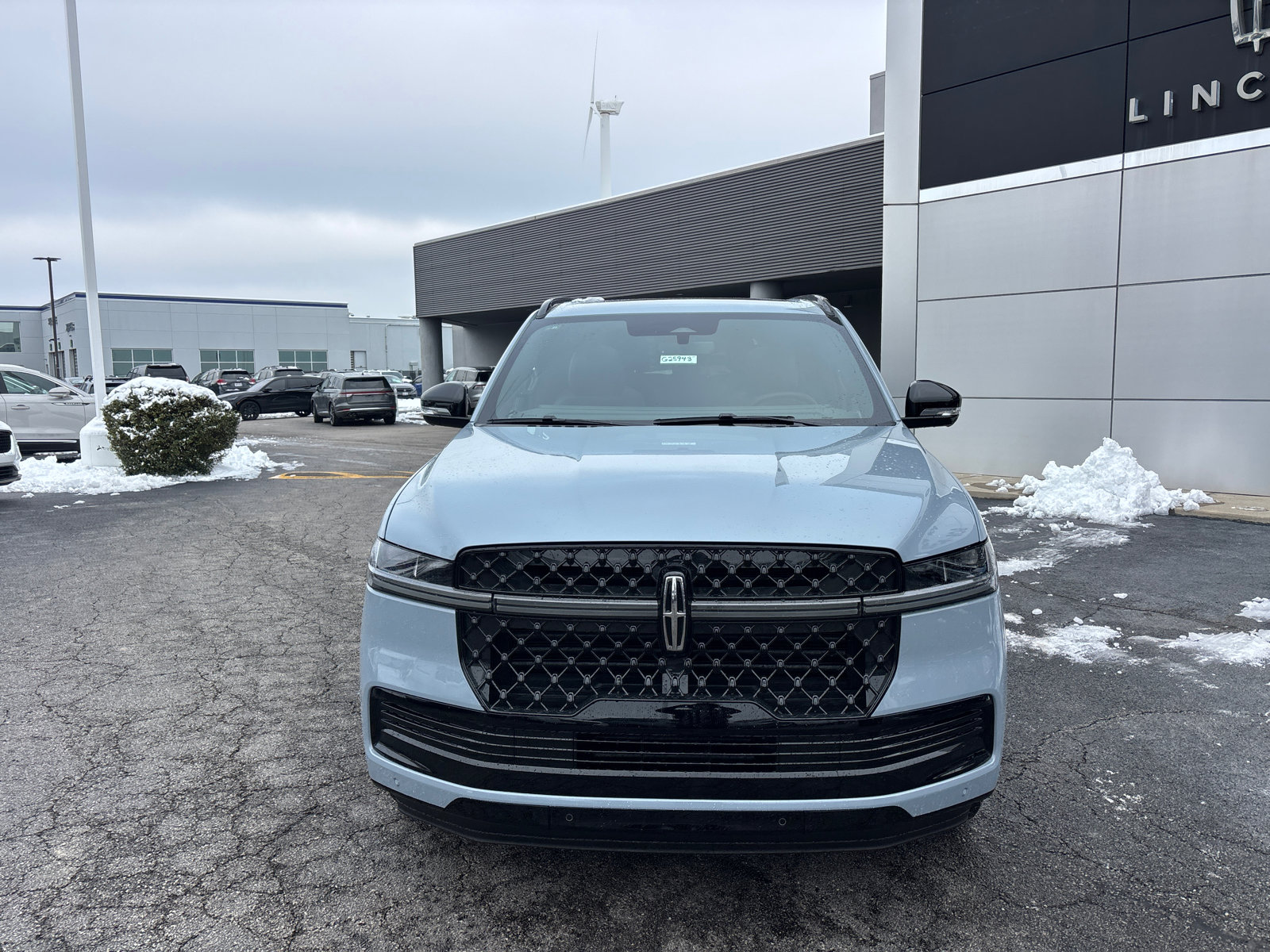 New 2025 Lincoln Navigator Reserve w/ Jet Appearance Package image 2