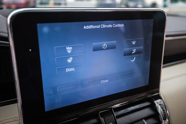 Used 2018 Lincoln Navigator L Reserve w/ Technology Package AWD/4WD image 43