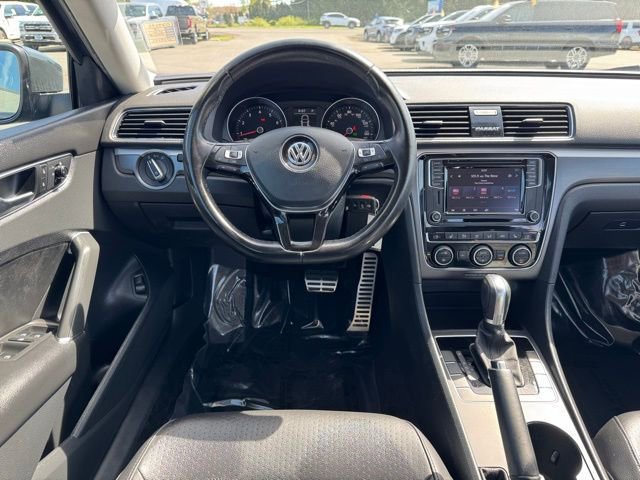 Used 2018 Volkswagen Passat 2.0T R-Line FWD image 19