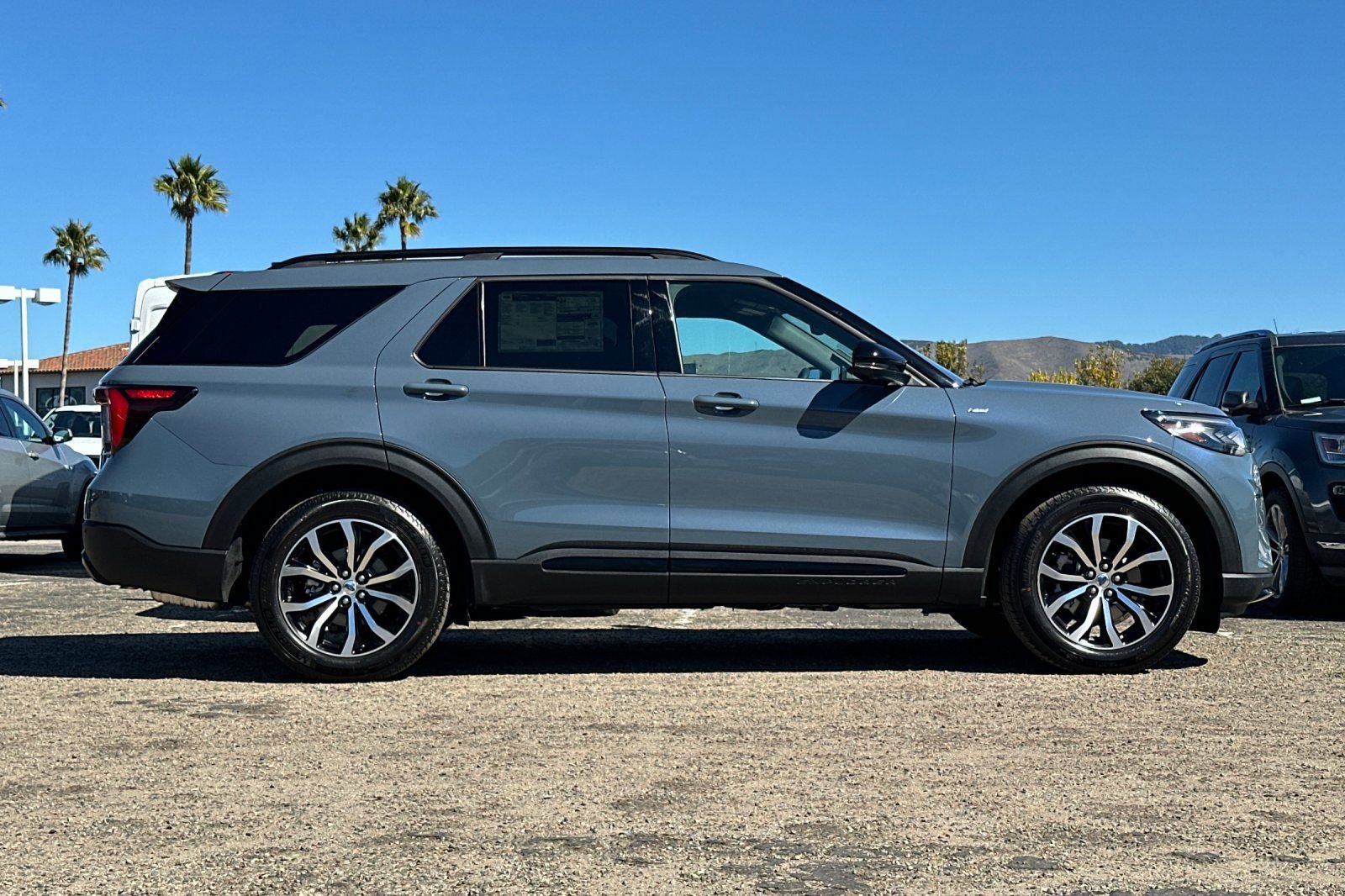 New 2025 Ford Explorer ST-Line image 2