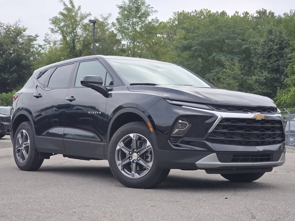 Used 2025 Chevrolet Blazer LT AWD/4WD image 1