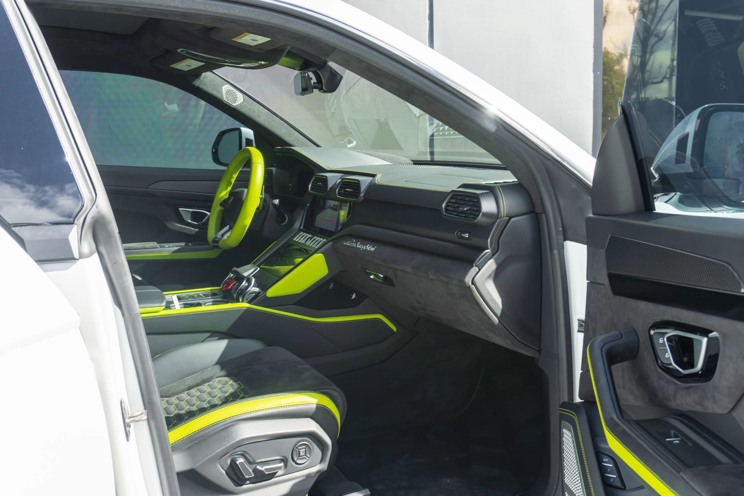 Used 2022 Lamborghini Urus image 54