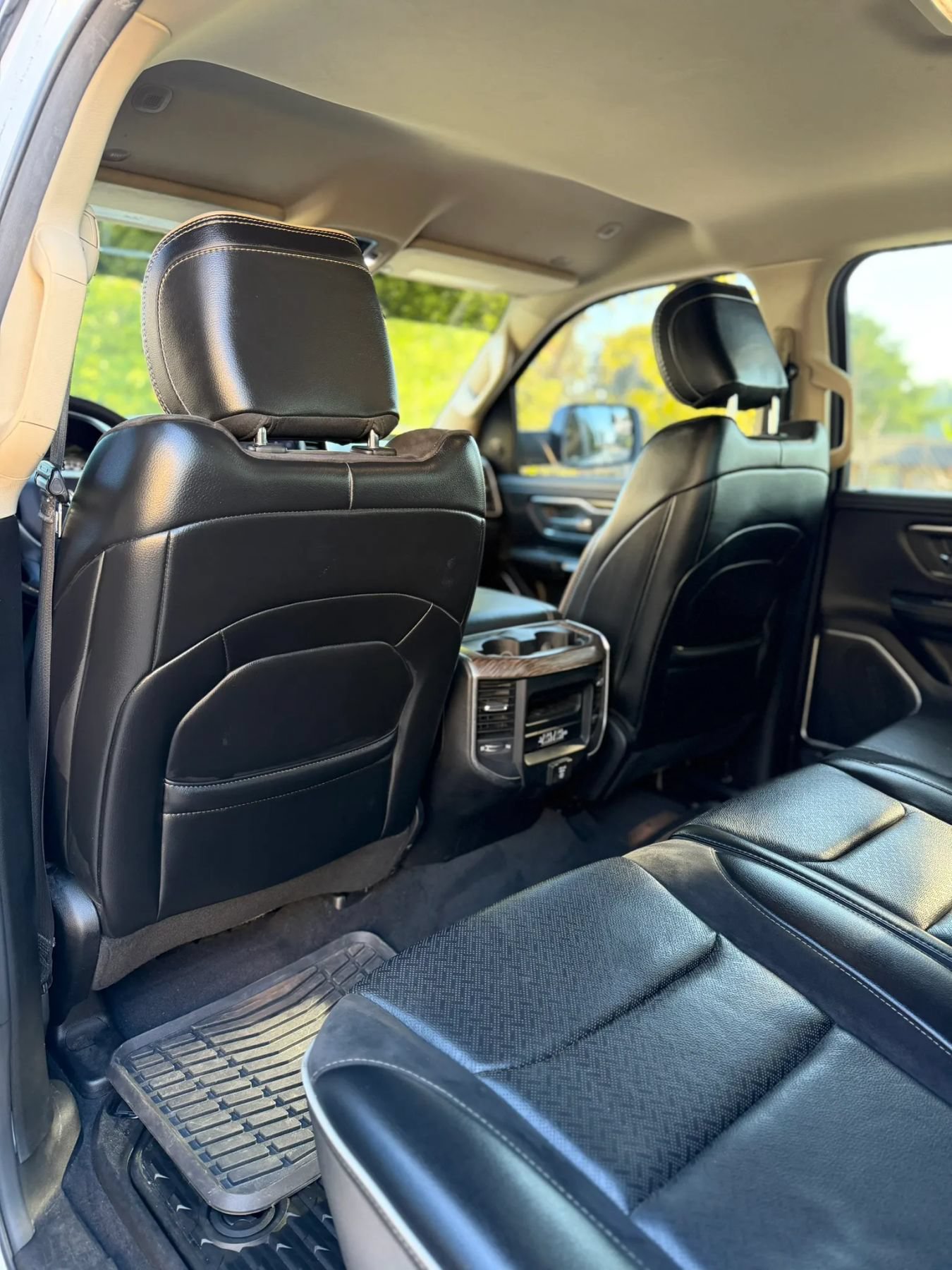 Used 2019 RAM 1500 Laramie AWD/4WD image 12