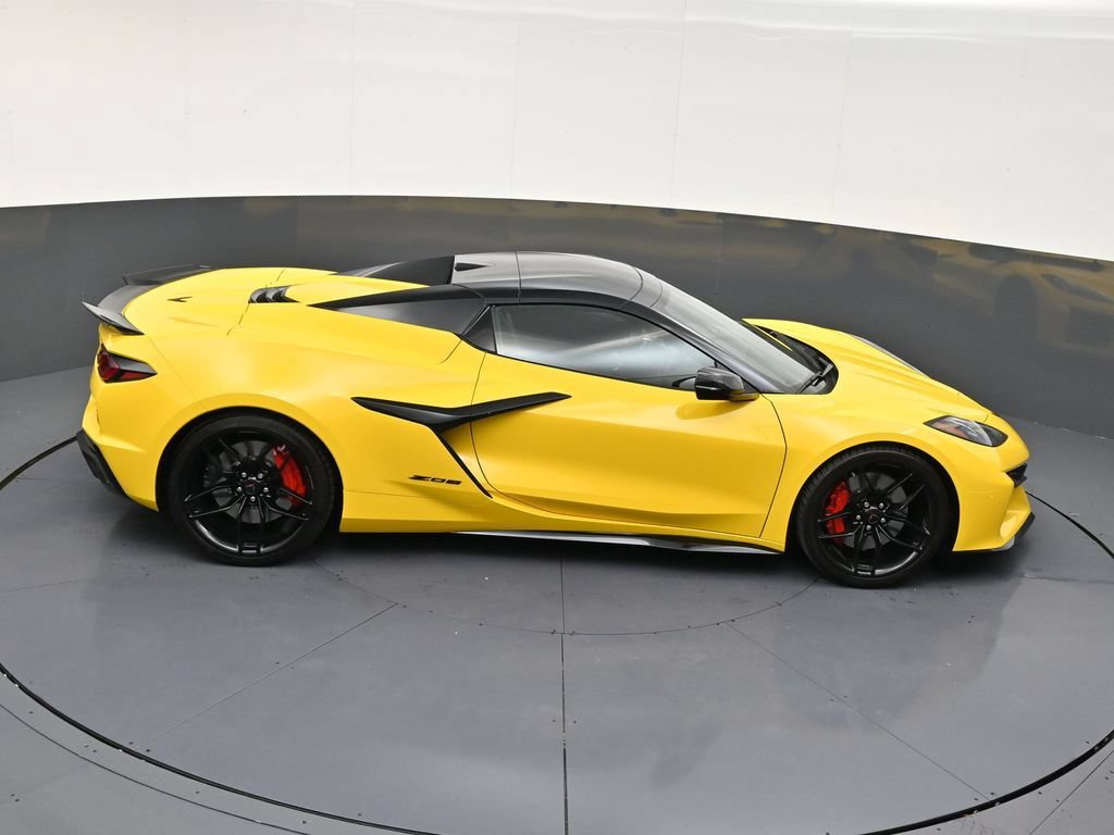 Used 2026 Chevrolet Corvette Z06 RWD image 17