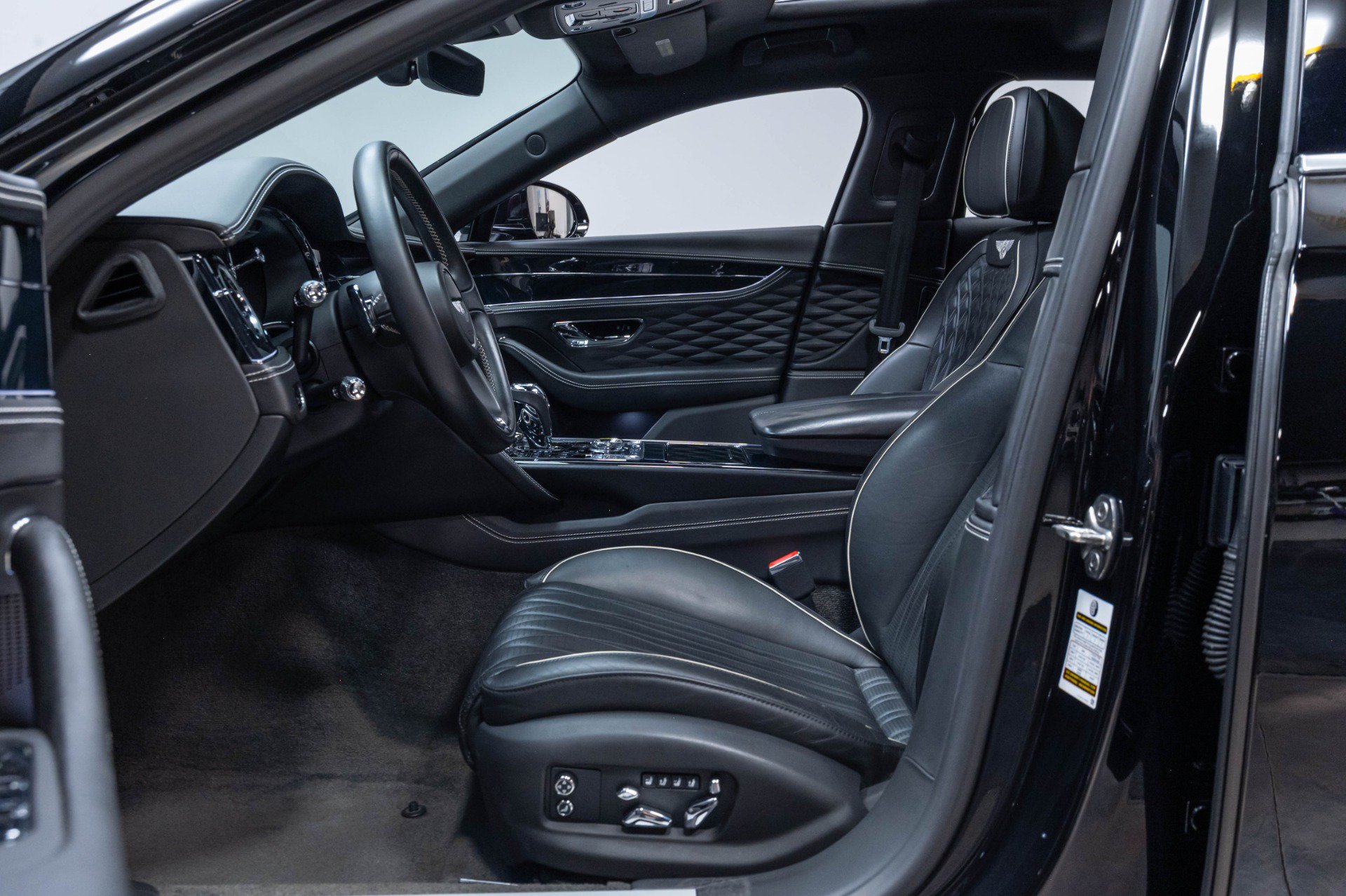 Used 2020 Bentley Flying Spur W12 AWD/4WD image 16
