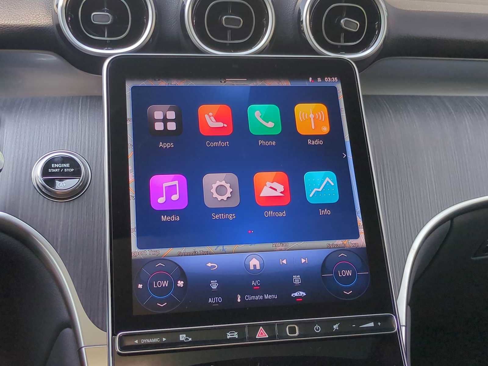 Used 2025 Mercedes-Benz GLC 300 4MATIC image 30