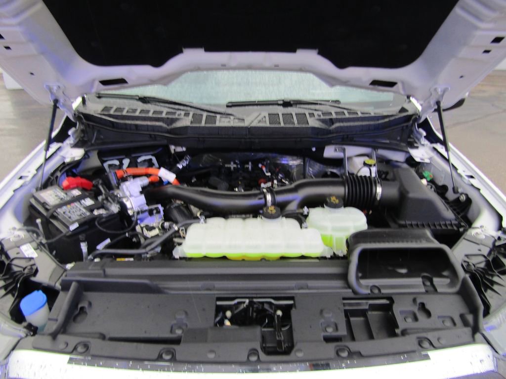 New 2025 Ford F150 Lariat w/ Equipment Group 502A High image 19