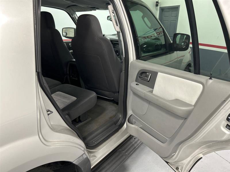 Used 2003 Ford Expedition XLT image 13