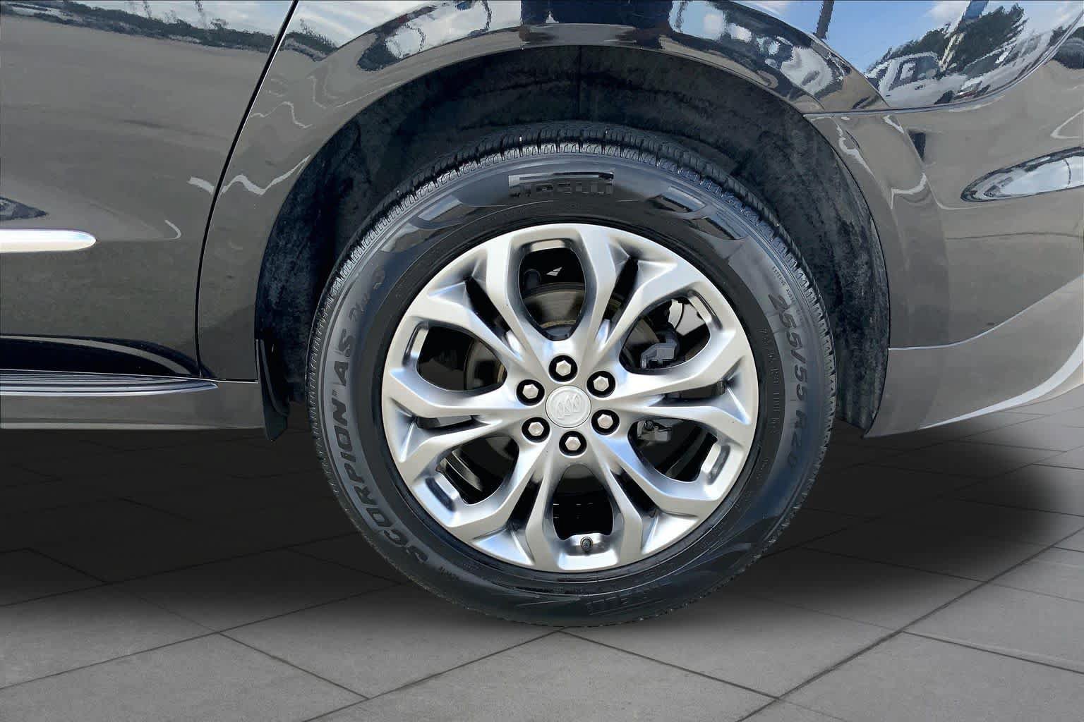 Certified 2018 Buick Enclave Avenir w/ Avenir Technology Package FWD image 11