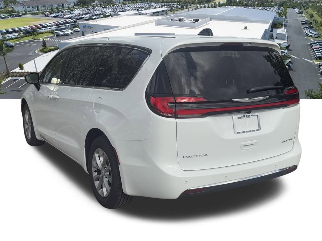 New 2026 Chrysler Pacifica Limited FWD image 6