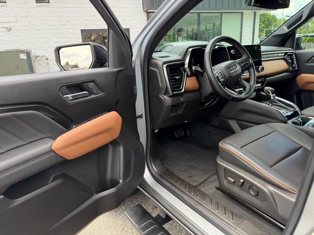 Certified 2023 GMC Canyon AT4 w/ AT4 Premium Package AWD/4WD image 17