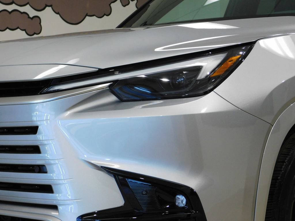 Used 2026 Lexus TX 500h AWD image 14