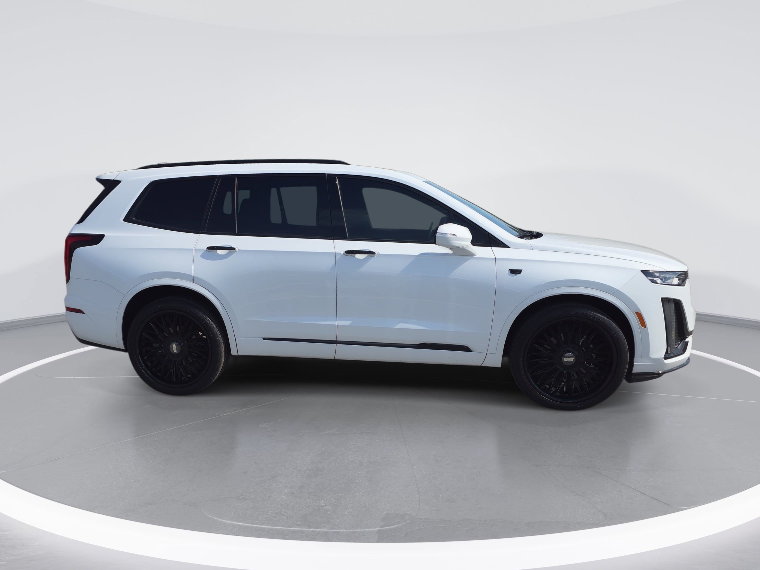 New 2025 Cadillac XT6 Luxury FWD image 2