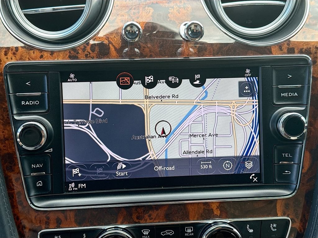 Used 2018 Bentley Bentayga AWD/4WD image 14