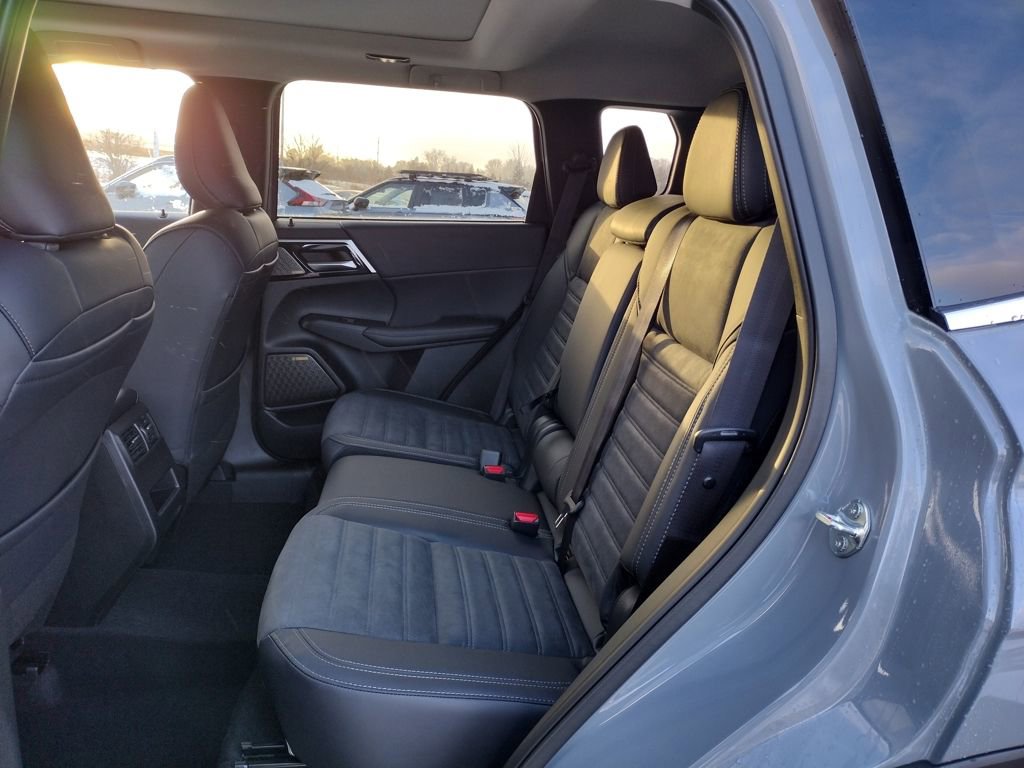 New 2026 Mitsubishi Outlander SE image 8