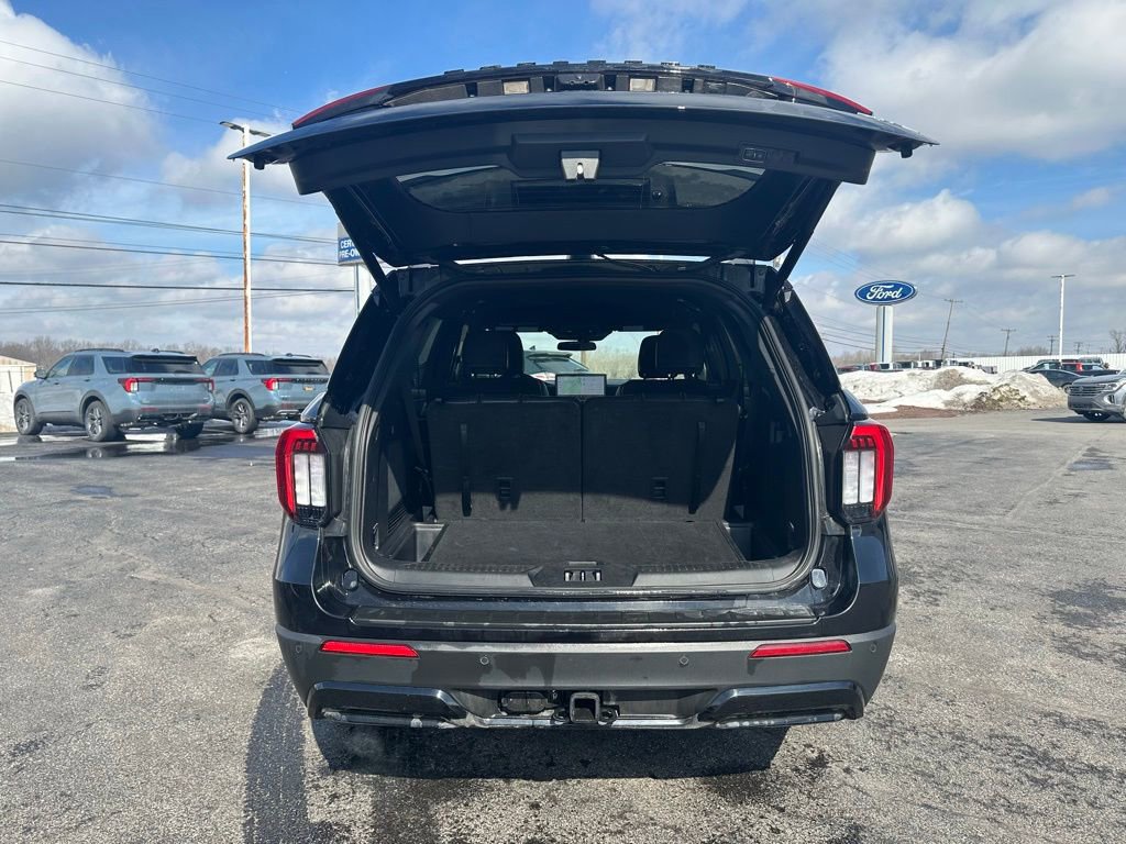 Used 2025 Ford Explorer ST-Line image 4