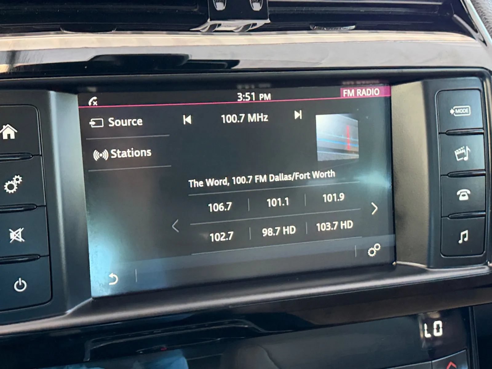Used 2017 Jaguar XE RWD image 32