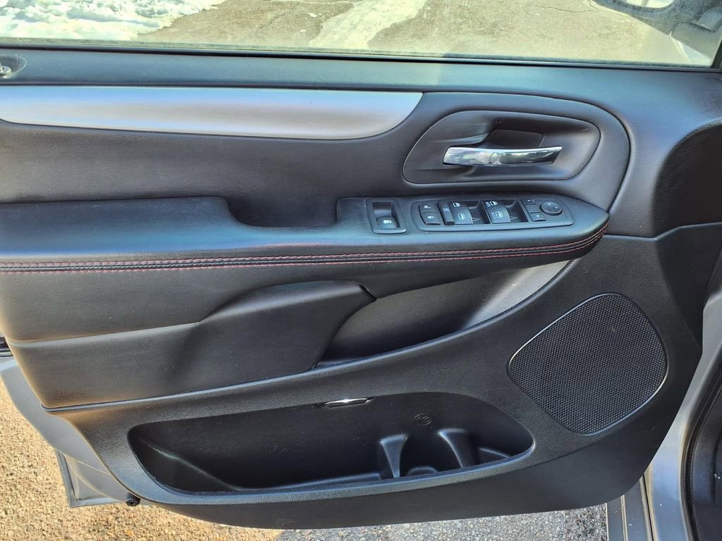 Used 2017 Dodge Grand Caravan GT image 11