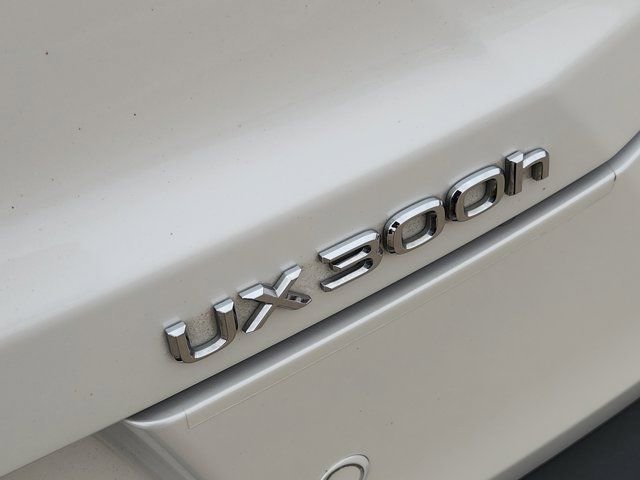 Used 2025 Lexus UX 300h FWD w/ Accessory Package (Z2) image 9