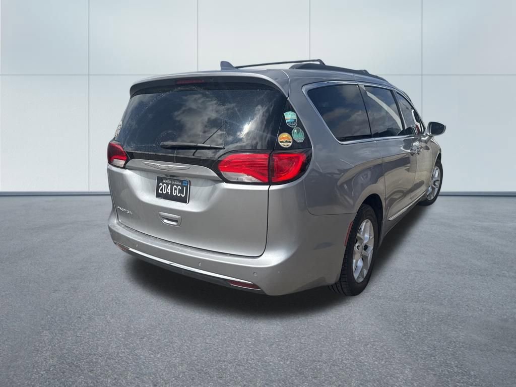 Used 2017 Chrysler Pacifica Touring-L w/ Tire & Wheel Group FWD video 3