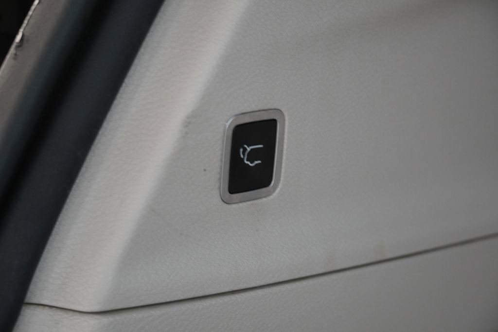 Used 2018 Chrysler Pacifica Touring-L FWD image 10
