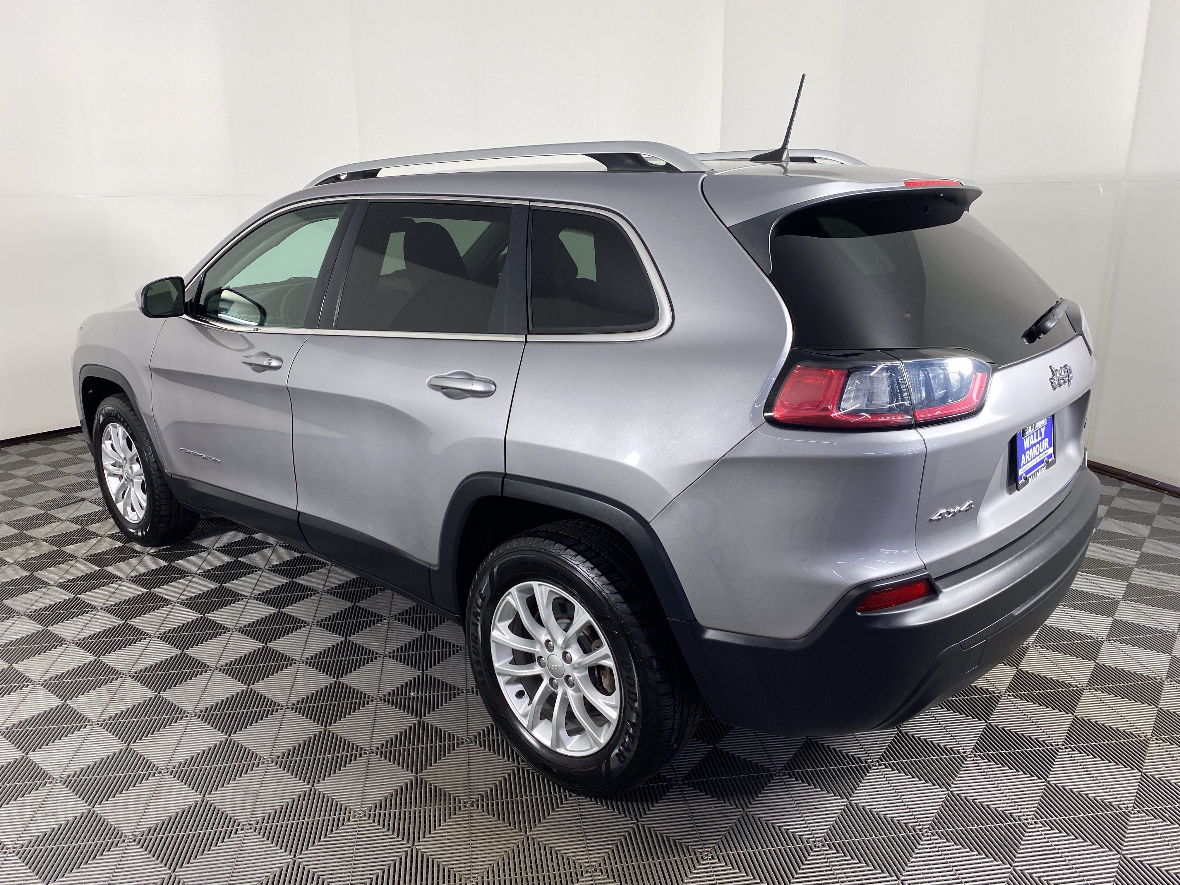 Used 2019 Jeep Cherokee Latitude w/ Popular Appearance Group AWD/4WD image 8