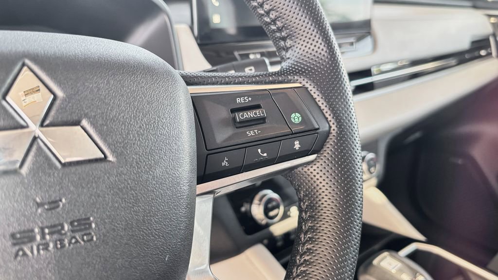 Used 2025 Mitsubishi Outlander SE FWD image 19