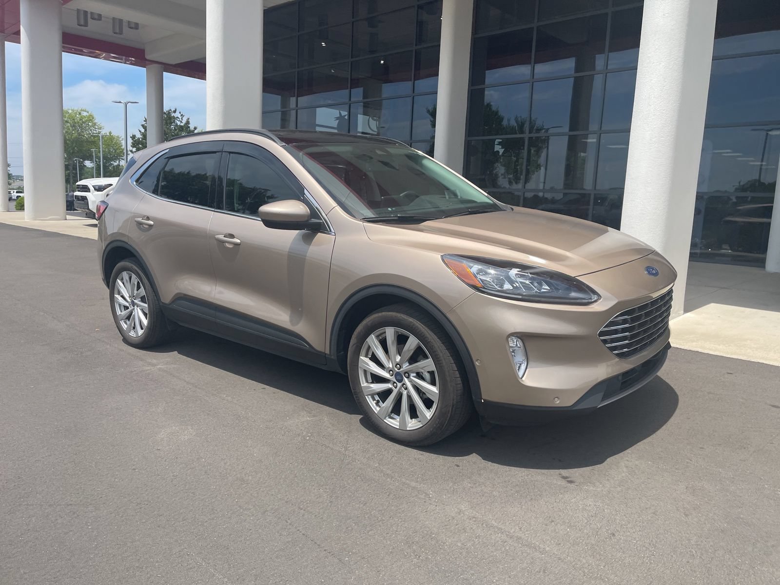Used 2021 Ford Escape Titanium w/ Titanium Elite Package AWD/4WD image 6