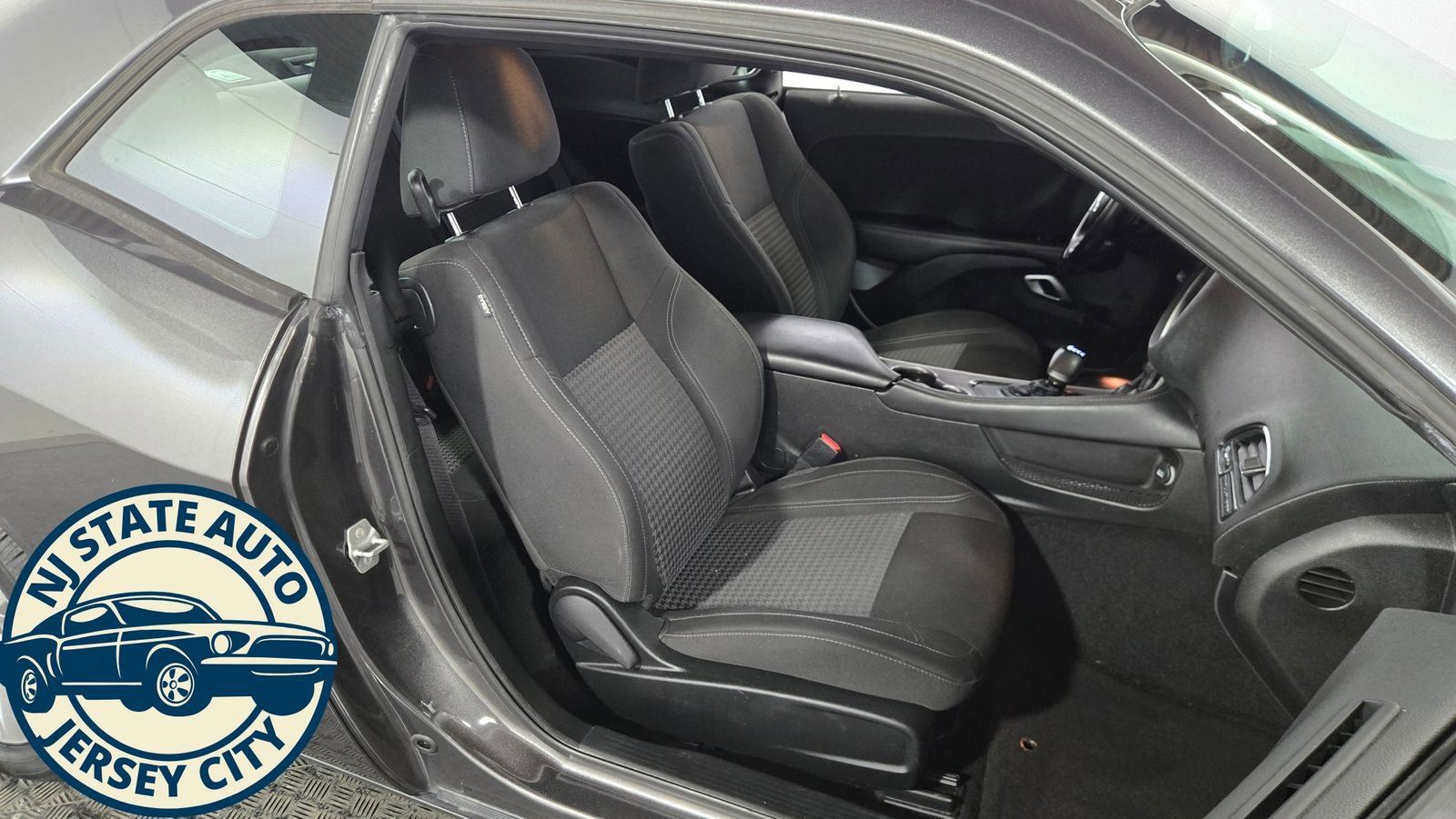 Used 2020 Dodge Challenger SXT RWD image 29