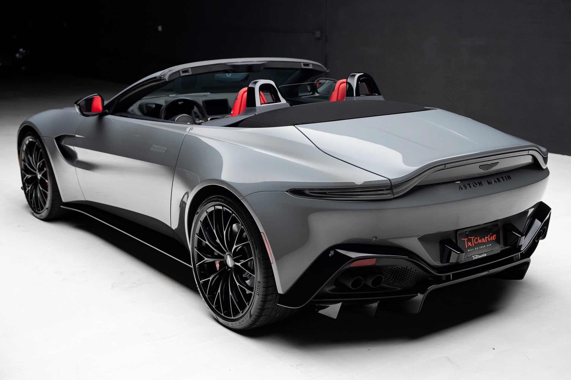 Used 2023 Aston Martin V8 Vantage Roadster RWD image 25