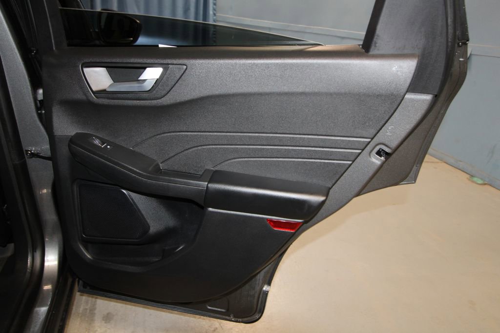 Used 2025 Ford Escape SE image 24