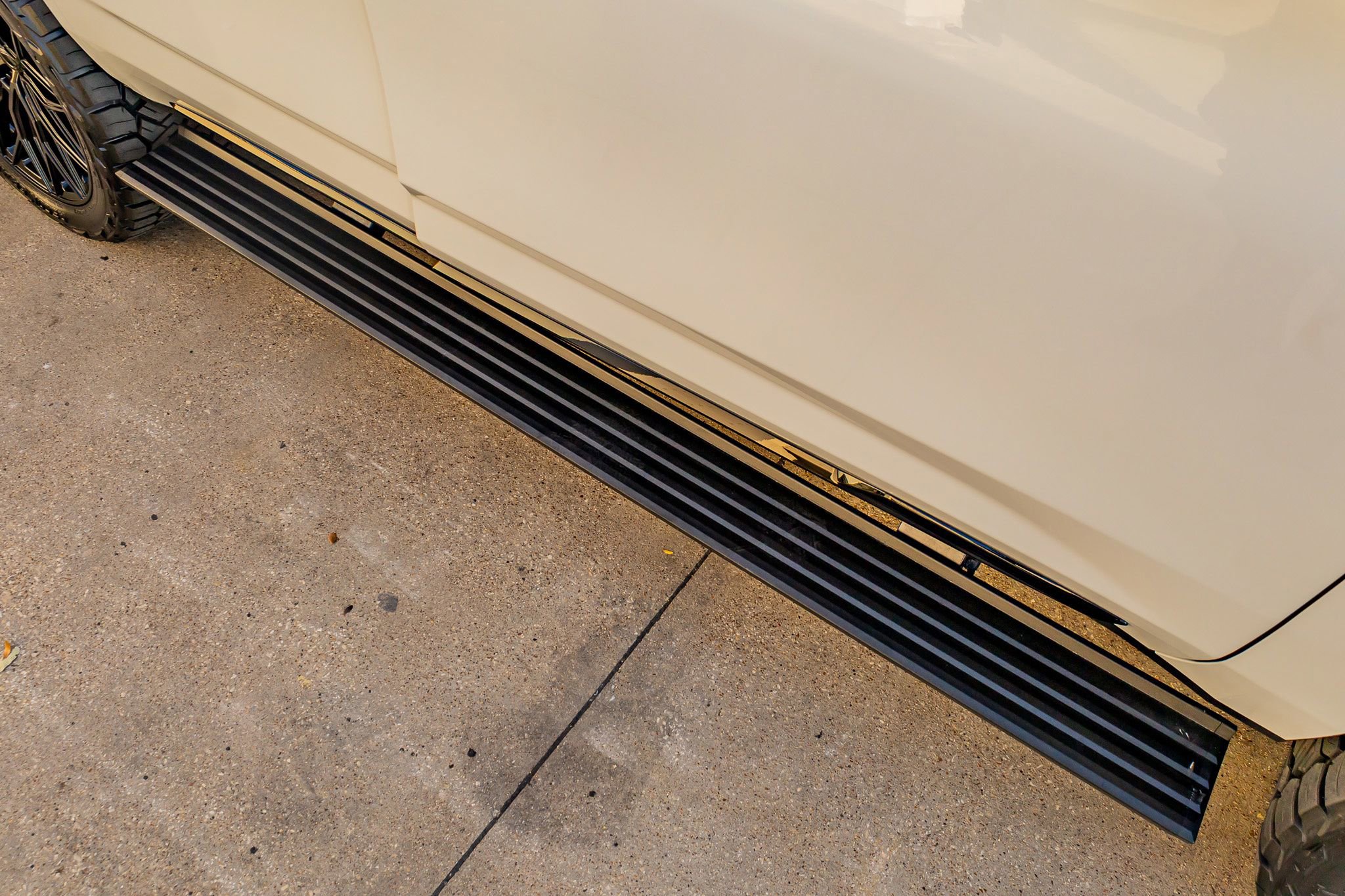 Used 2026 Cadillac Escalade Platinum Sport w/ LPO, ONYX Package image 13