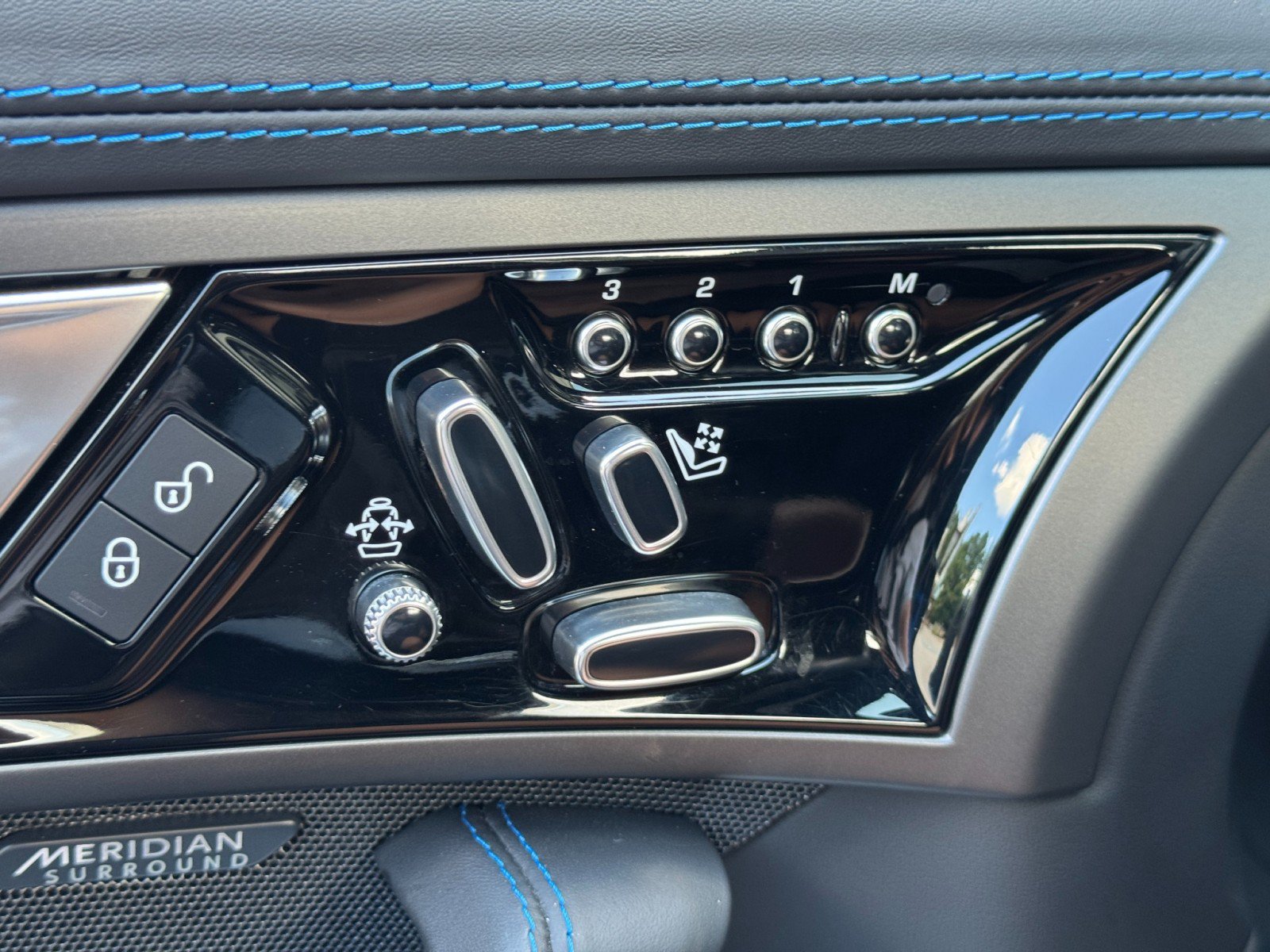 Used 2017 Jaguar F-TYPE S British Design Edition RWD image 18