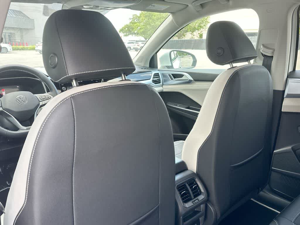 New 2026 Volkswagen Taos SE FWD image 23