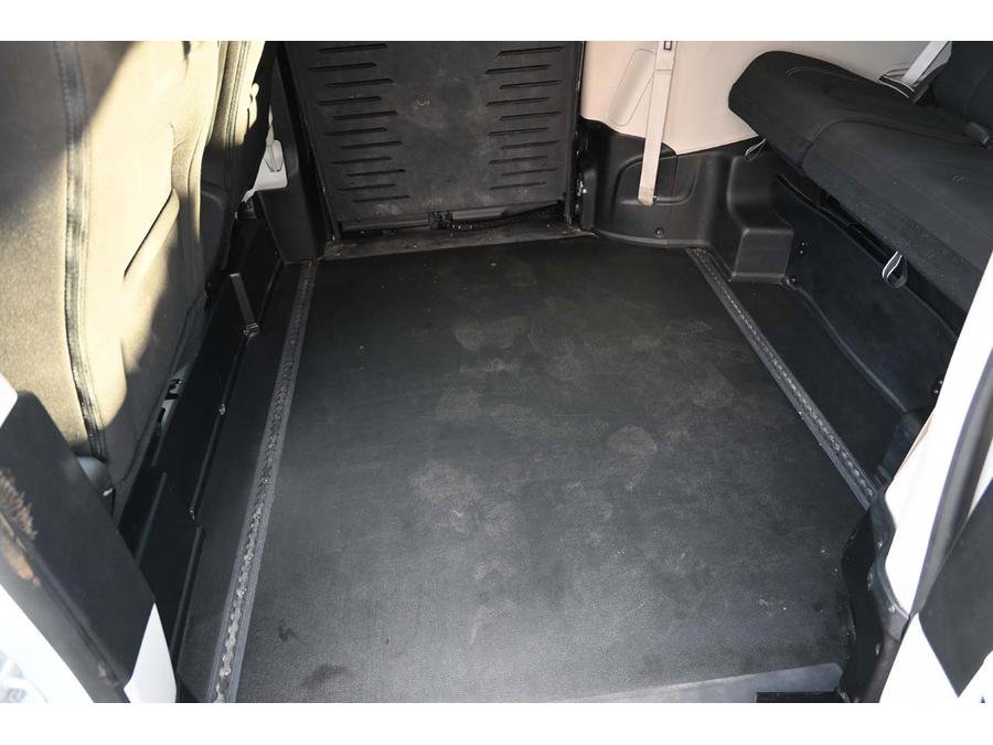 Used 2023 Chrysler Voyager LX image 26