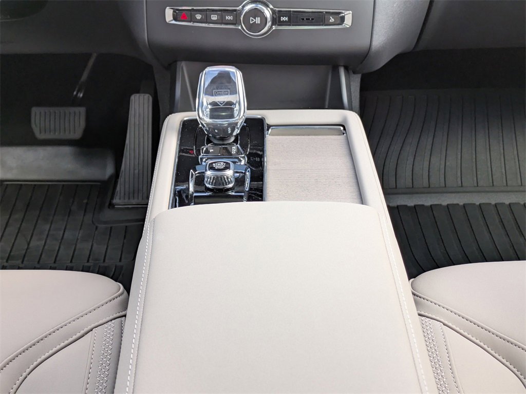 Certified 2026 Volvo XC90 B6 Plus w/ Protection Package Premier image 25